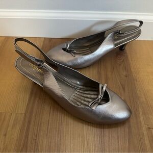 Metallic Slingback Kitten Heel Pumps with Bow - Women 9.5W
